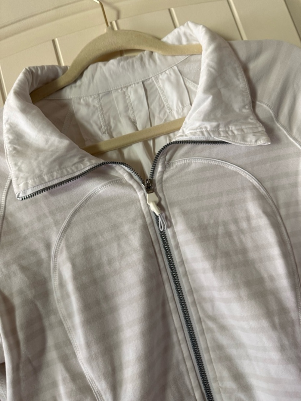 Lululemon Forme Jacket.        Twin Stripe Nimbus/White